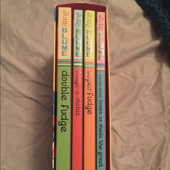 Books - Picture 3 of 6